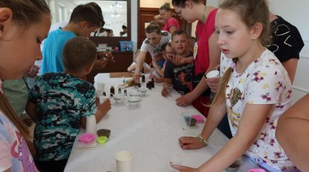Inicjatywa “Kultura łączy pokolenia” – Warsztaty mydlarskie w Radziach