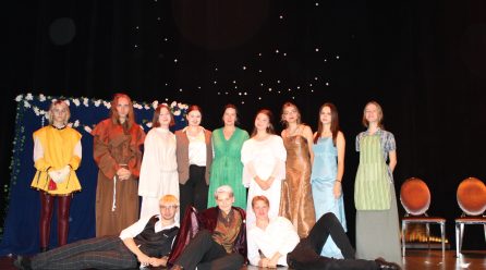 Przedstawienie grupy teatralnej KontAKT