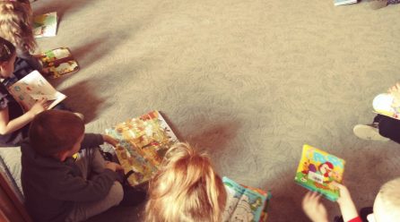 Wycieczka przedszkolaków do biblioteki