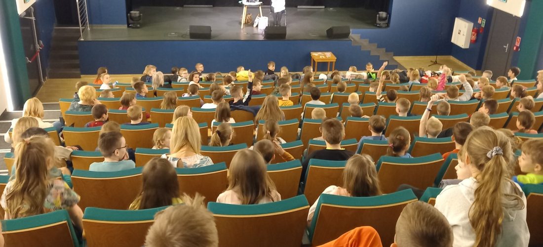 Spotkanie autorskie z Anną Kropiewnicką