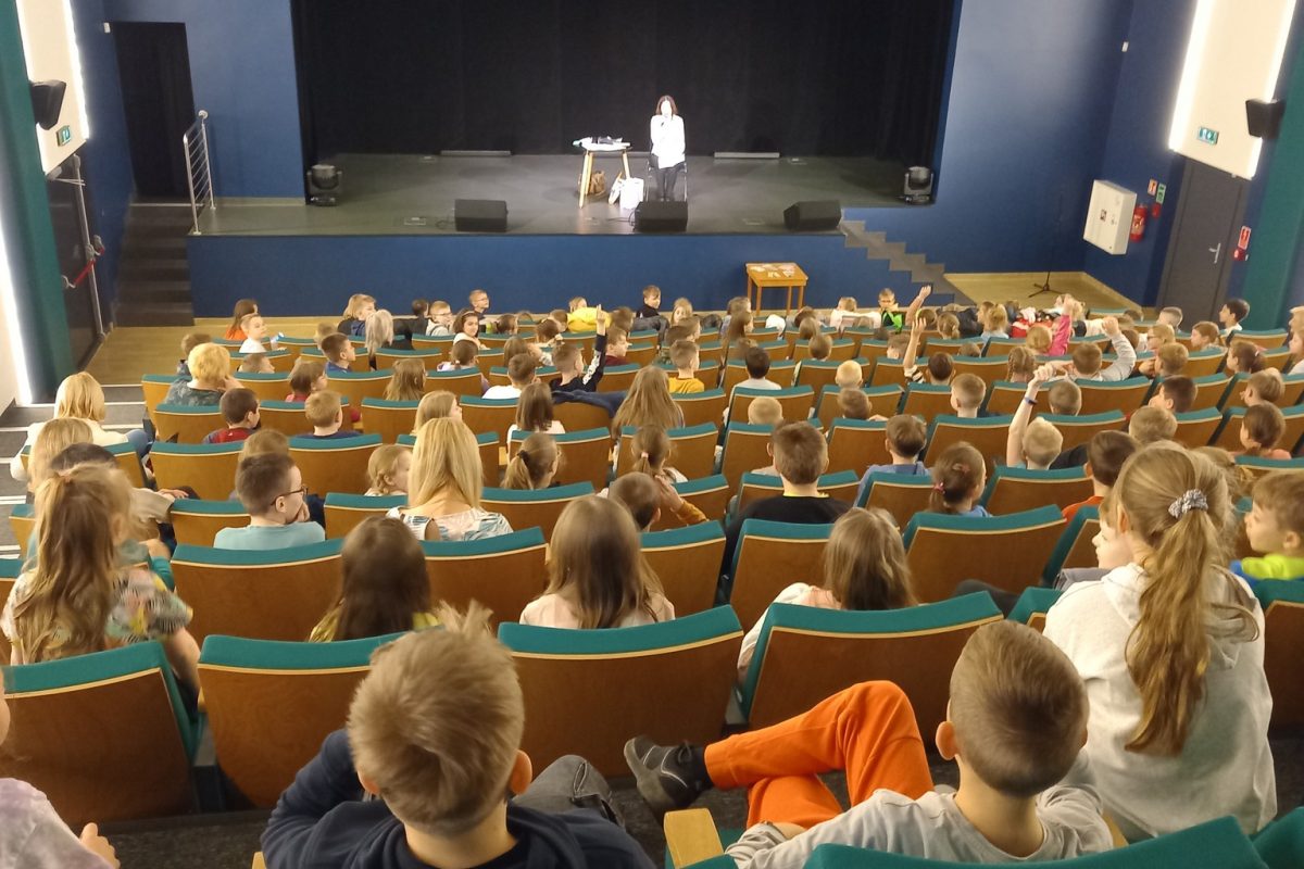 Spotkanie autorskie z Anną Kropiewnicką
